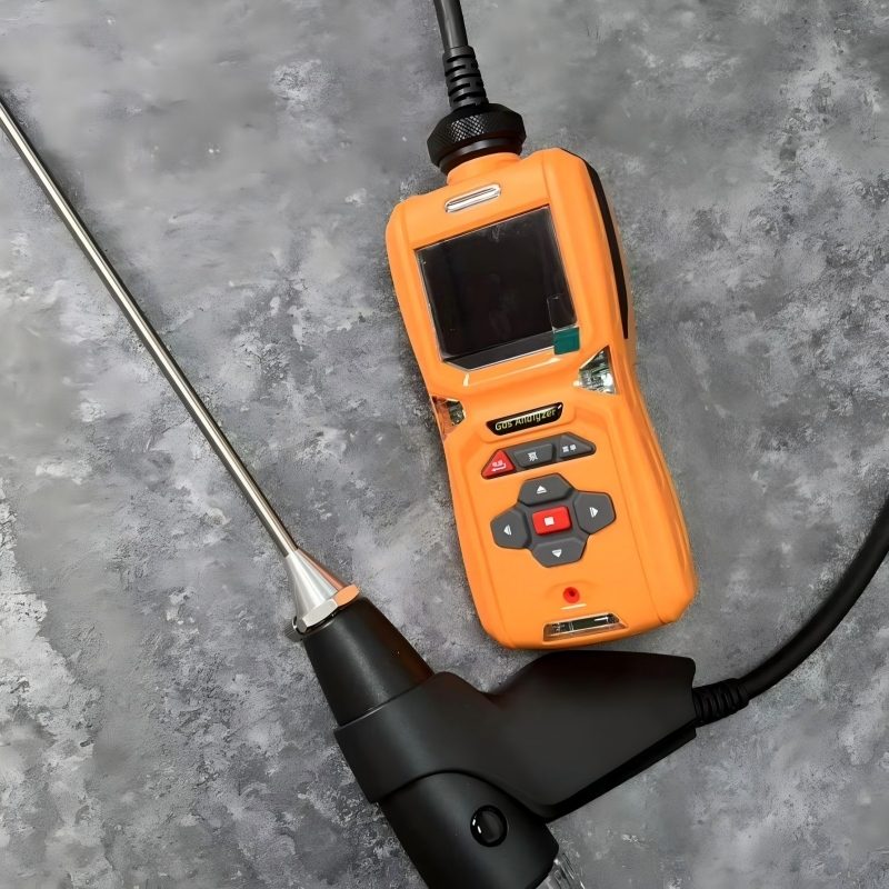 کان میں ایک 